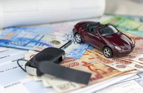 Bir Rostov on Don, Rusya, 23 Mayıs 2018: motorlu Rusya'da sigorta kavramı. Zorunlu üçüncü şahıs / yeşil Slip sigorta politikası, Rus ruble. 