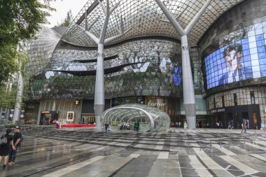 Singapur, 12 Mayıs 2017: Ion Orchard Singapore Mağazalar.