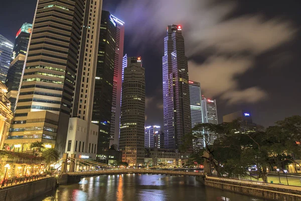 滨海湾 新加坡 2017年4月29日 新加坡商业大厦的城市景观 — 图库照片