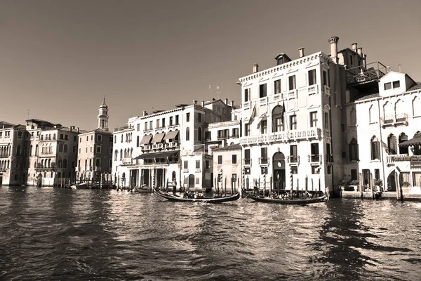 Venice Italy 그랜드 운하에 곤돌라에 2016 Tourists 세피아 — 스톡 사진