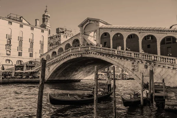 Venice Italy Srpen 2016 Tourists Gondole Grand Canal Tónovaný Sépie — Stock fotografie