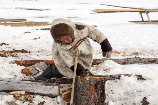 Nadym Rusia Abril 2018 Tundra Área Abierta Los Niños Con — Foto de Stock