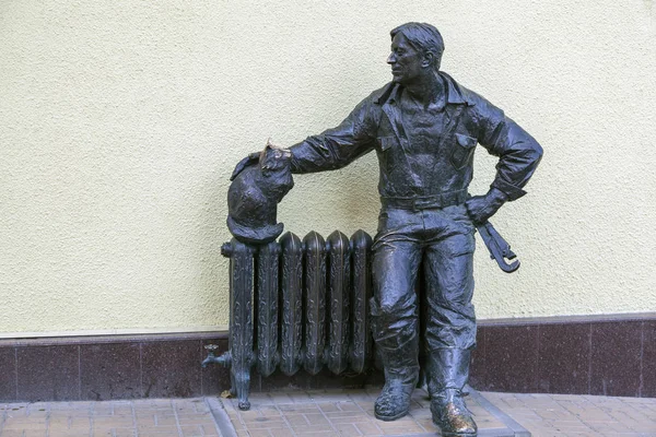 Rostov-On-Don, Rusya-20 Haziran 2018: FIFA Dünya Kupası 2018 ev sahibi şehir Rostov-on-Don yer, Rostov-on-Don, bir tesisatçı ile a kedi, editoria bir anıt şehir manzaraları