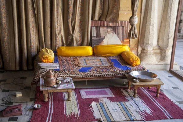 Jaipur, Hindistan - 12 Nisan 2017: antik tapınak Hindistan, tapınak karmaşık Galtadzhi, dağlar, Monk'un dua yer, editoryal bir Antik Hint tapınakta