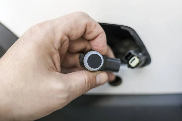 araba tamircisi arabayı park sensörleri, sensör arızası Park sensörüne değiştirir