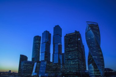 Moskova, Rusya, 16 Ekim 2018: Moscow City, iş bölgesi, alt görünümü modern gökdelenin. Editoryal; tonda,