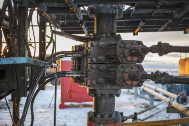 Gaz kuyularının elden geçirilmesi, sarmalanmış boru tesisatı, gaz deliği önleyici