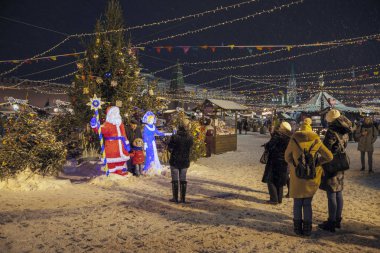 Moskova, Rusya-Ocak 18, 2018: Moskova Merkezi, Kızıl Meydan, adil, editoryal Noel Fuarı