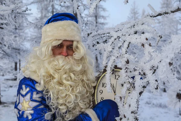Christmas Theme Sales Happy Santa Claus Snowy Forest Santa Background — Stock Photo, Image