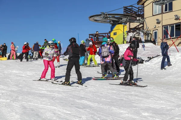 Russia Sochi December 2017 Ski Resort Instructor Teaching Young Girl — Stock Photo, Image