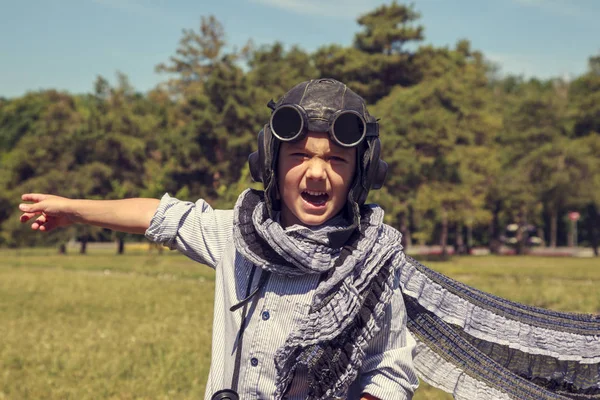 Concepto Sueño Convertirse Piloto Niño Forma Piloto Avión Niño Feliz —  Fotos de Stock