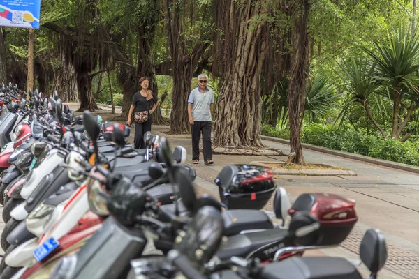 China Ilha Hainan Baía Dadonghai Dezembro 2018 Rua Cidade Aposentados — Fotografia de Stock