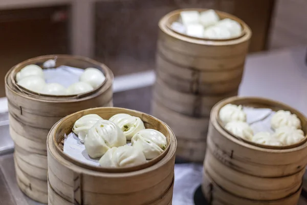 Steamed chinese buns, title in Chinese.