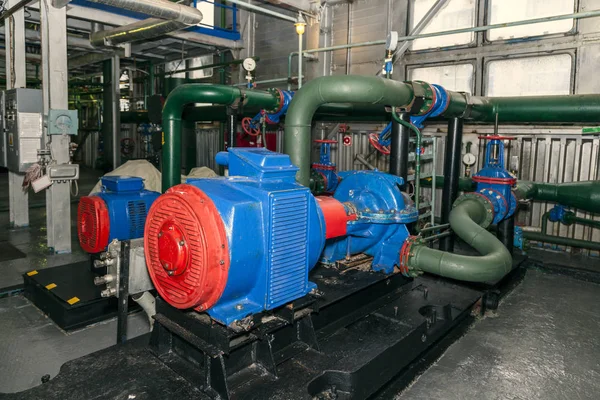 Pumpeneinheit, eine Gruppe von Elektromotoren und Pipelines des Feuers — Stockfoto