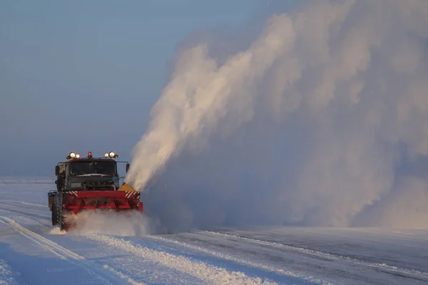 Snow removal machine, road cleaning vehicle, Snow plow doing sn