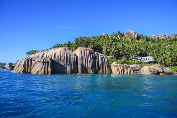 Seychelles, île de Filisite, Panorama de plage tropicale avec pal — Photo