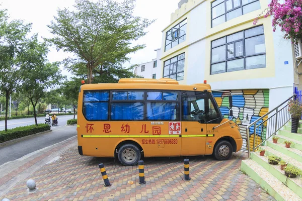 China, Ilha de Hainan, Baía de Dadonghai - 2 de dezembro de 2018: City str — Fotografia de Stock