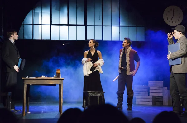 Aktörler grup Moskova Sanat Tiyatrosu, sahnede spectac sırasında