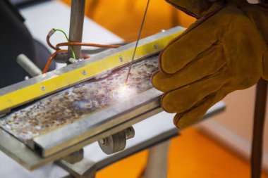 Genç kaynakçılar eğitim için cihaz