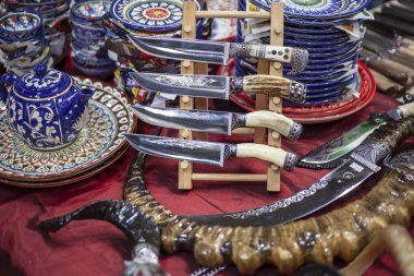 Paslanmaz çelik bir satır avcılık bıçak