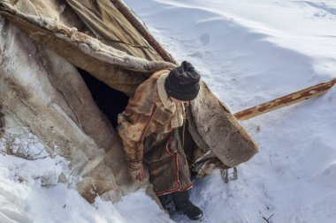 Kuzeydeki insanlar tarafından tuvalet kağıdı yerine elle yapılan küçük talaş odunları.,