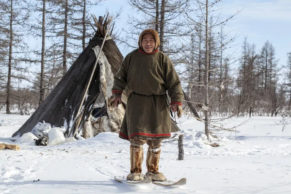 Жителі далекого півночі, пасовищі Ненецького народу, d — стокове фото