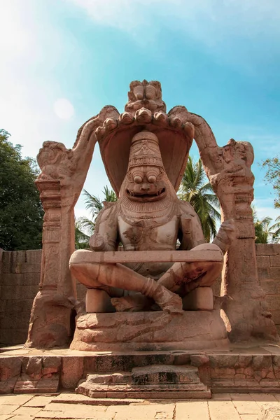 Estatua de Narasimha, Karnataka, Hampi, India, ruinas de la ciudad — Foto de Stock
