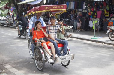 Vietnam sokaklarında rickshaw