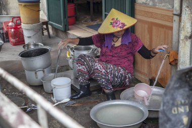 Eski Mahalle, Hanoi Caddesi Tren Rayları. Th geçiyor