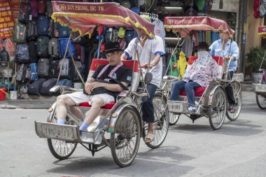Vietnam sokaklarında rickshaw