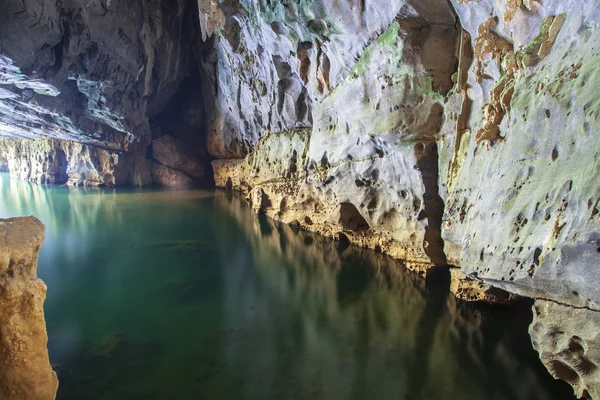 Phong Nha, Ke Bang cueva, una increíble, maravillosa caverna en Bo Trac —  Fotos de Stock