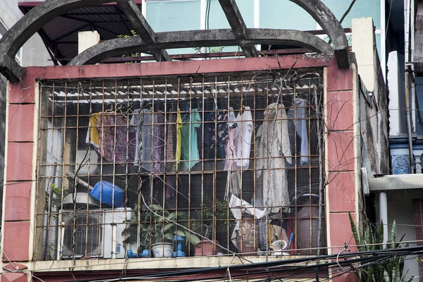 Vietnam, Hanoi, mosoda a ház erkélyén — Stock Fotó