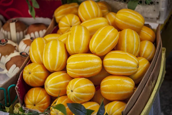 Yellow Korean melon (Chinese melon) in bulk on the Vietnamese ma — Stock Photo, Image