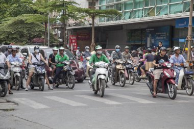 Hanoi, Vietnam yolda Motosiklet trafik sıkışıklığı.