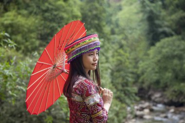 ulusal elbiseli bir kız, Sap Hmong insanlar, kuzey Viet