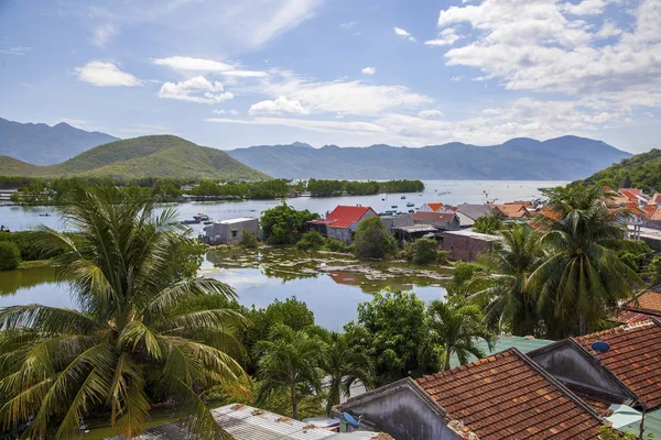 Beyaz kumlu plaj Doklet yolunda Nha Trang ilçe — Stok fotoğraf