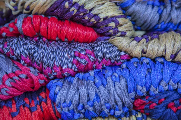 Hoi An şehrinde piyasada vietnam renkli hamaklar, Vietnam
