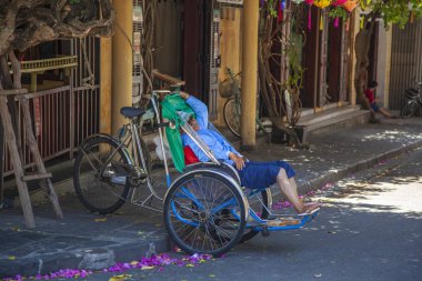 Hoi An, Vietnam - 28 Haziran 2019: Eski Mahalle, Hoi An Street, Vietnam sokaklarında çekçek