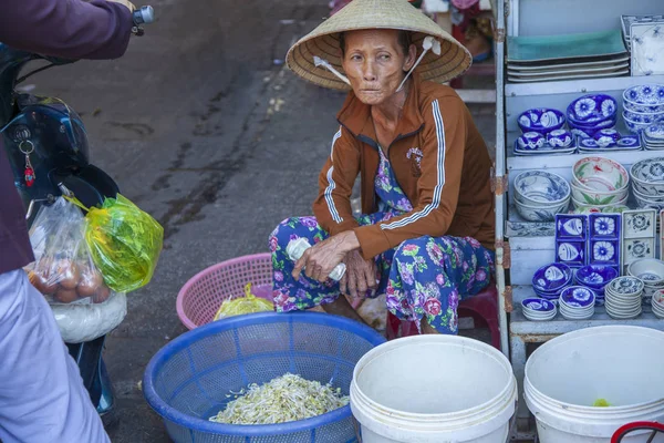 Hoi Vietnam Giugno 2019 Hoi Old Market Donne Nei Tradizionali — Foto Stock