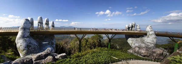 O resort turístico Golden Bridge em Ba Na Hill em Danang, Vietn — Fotografia de Stock