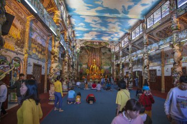 Da Lat, Vietnam, 2019-07-05: Linh Phuoc Pagoda, Da Lat, Vietnam. Dalat'ın ünlü simgesi, Budist porselen cam tapınağı.