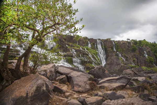 Далат, провинция Ламдонг, каскадный водопад Понгур, Вьетнам — стоковое фото