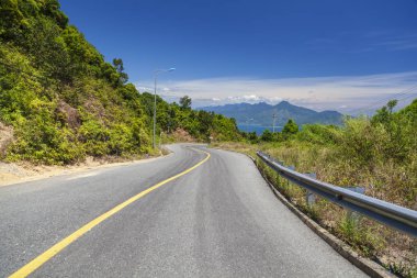 Hai Van Quan pas güzellik koyu plaj havadan panoramik görünümü