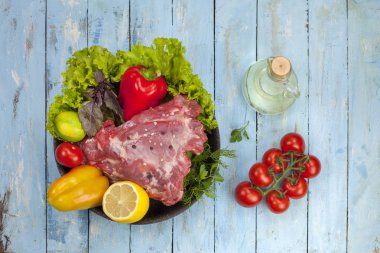 sebze ve otlar ile nutria et, boş, et işleme.