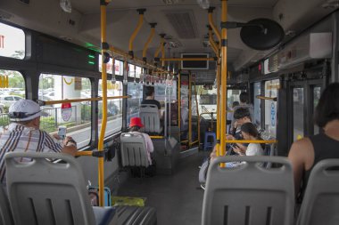 Şehir otobüsü Hanoi Havaalanı - şehir merkezi, Çin otobüslerindeki insanlar