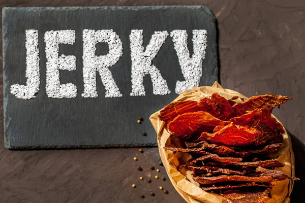 Carne Res Pollo Pavo Jerky Sobre Fondo Negro Inscripción Hecha —  Fotos de Stock