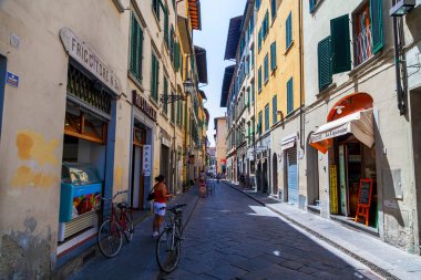 Floransa, İtalya, 28 Temmuz 2019: Floransa, İtalya 'da güzel dar bir cadde 