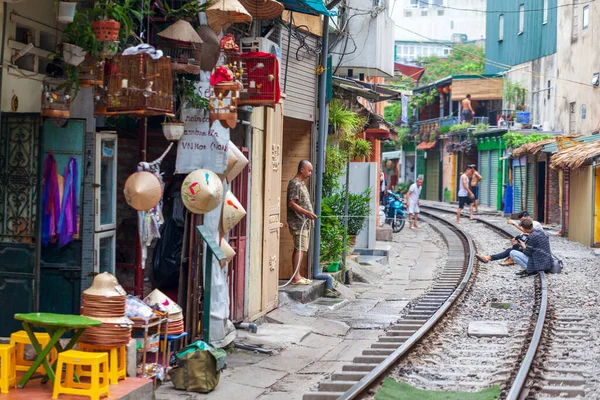 Hanoi Vietnam Haziran 2019 Old Quarter Hanoi Caddesi Tren Rayları — Stok fotoğraf