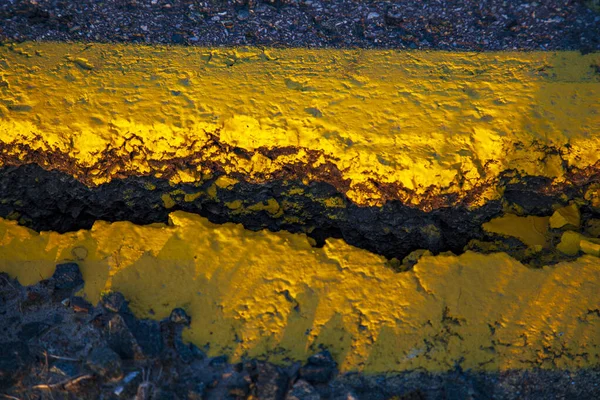 Ograniczenie Krawężnika Żółta Linia Jest Używany Drogach Których Śnieg Może — Zdjęcie stockowe