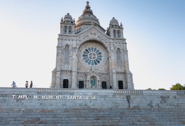 Viana yapmak Castelo, Portekiz - 10 Mayıs 2018: Santa Luzia bazilika, bir bahar gününde Kuzey Portekiz mimari detay